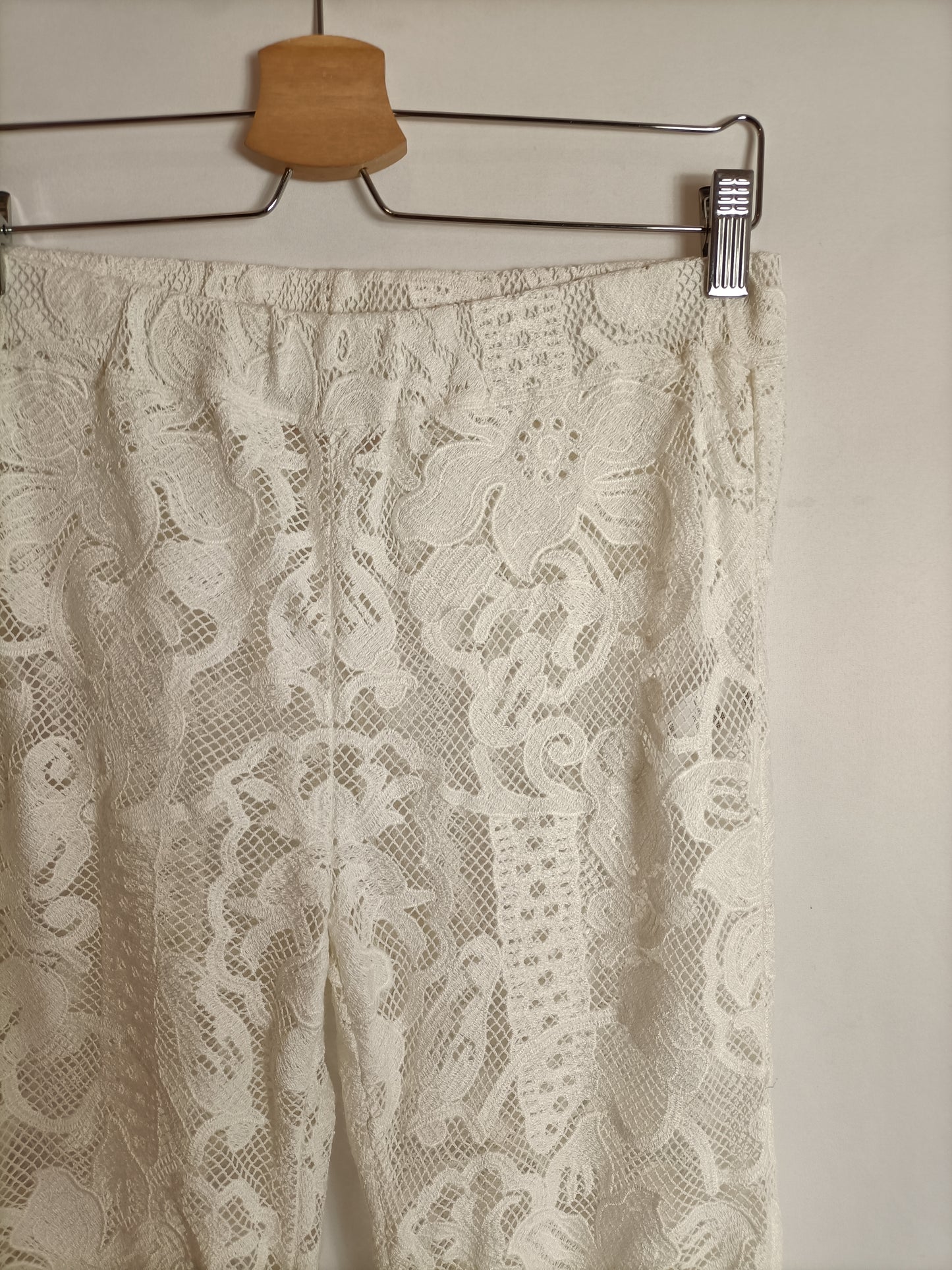 MISS JUNE. White lace trousers S.2(m)