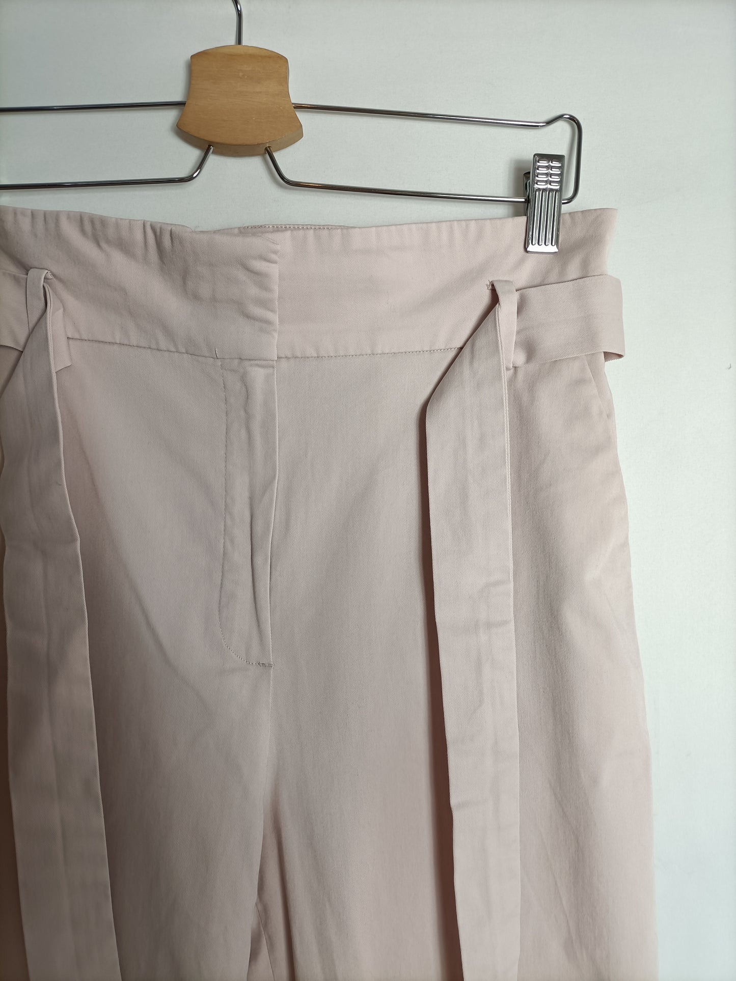 MASSIMO DUTTI. Pantalón rosa cinturón T.40