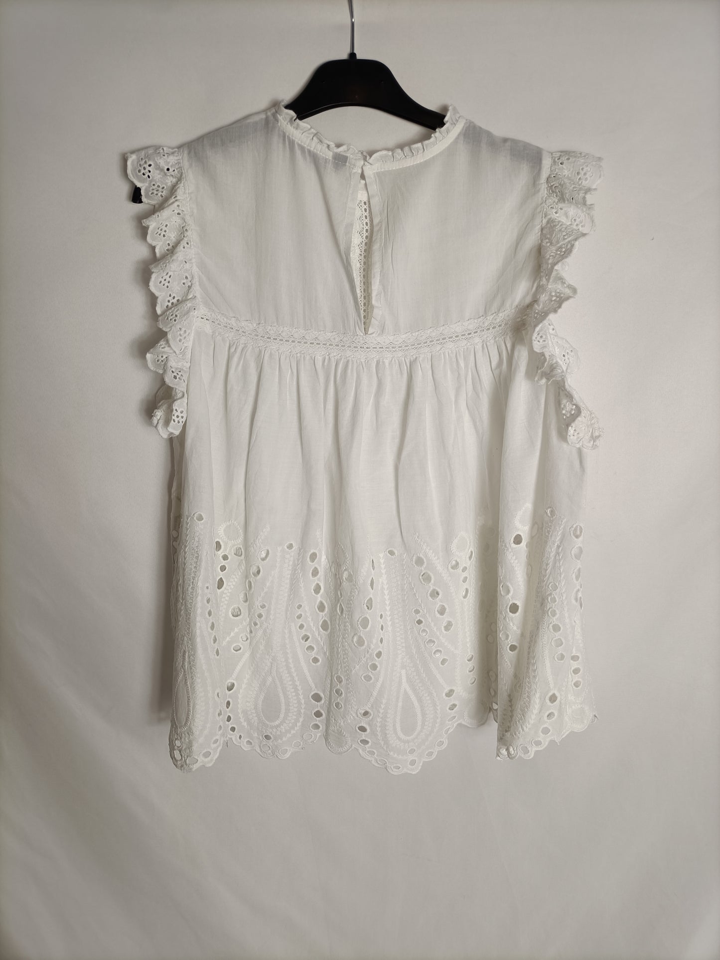 ZARA. Top blanco troquelado T.s