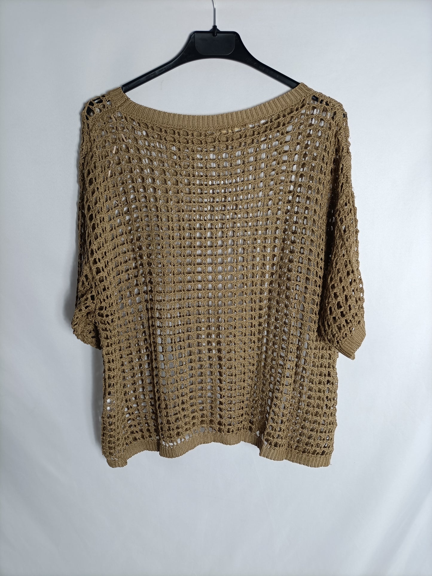 CARLOTA&amp;CO. Beige die-cut top Tu(m)