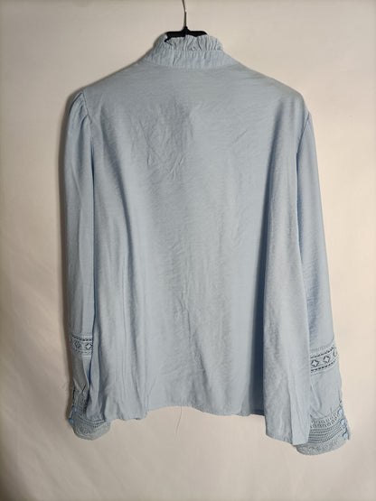 CARLOTA&amp;CO. Blue lace blouse Tl