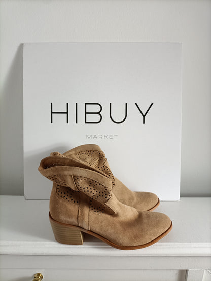 POLIN ET MOI. Botines camel troquelado T.37