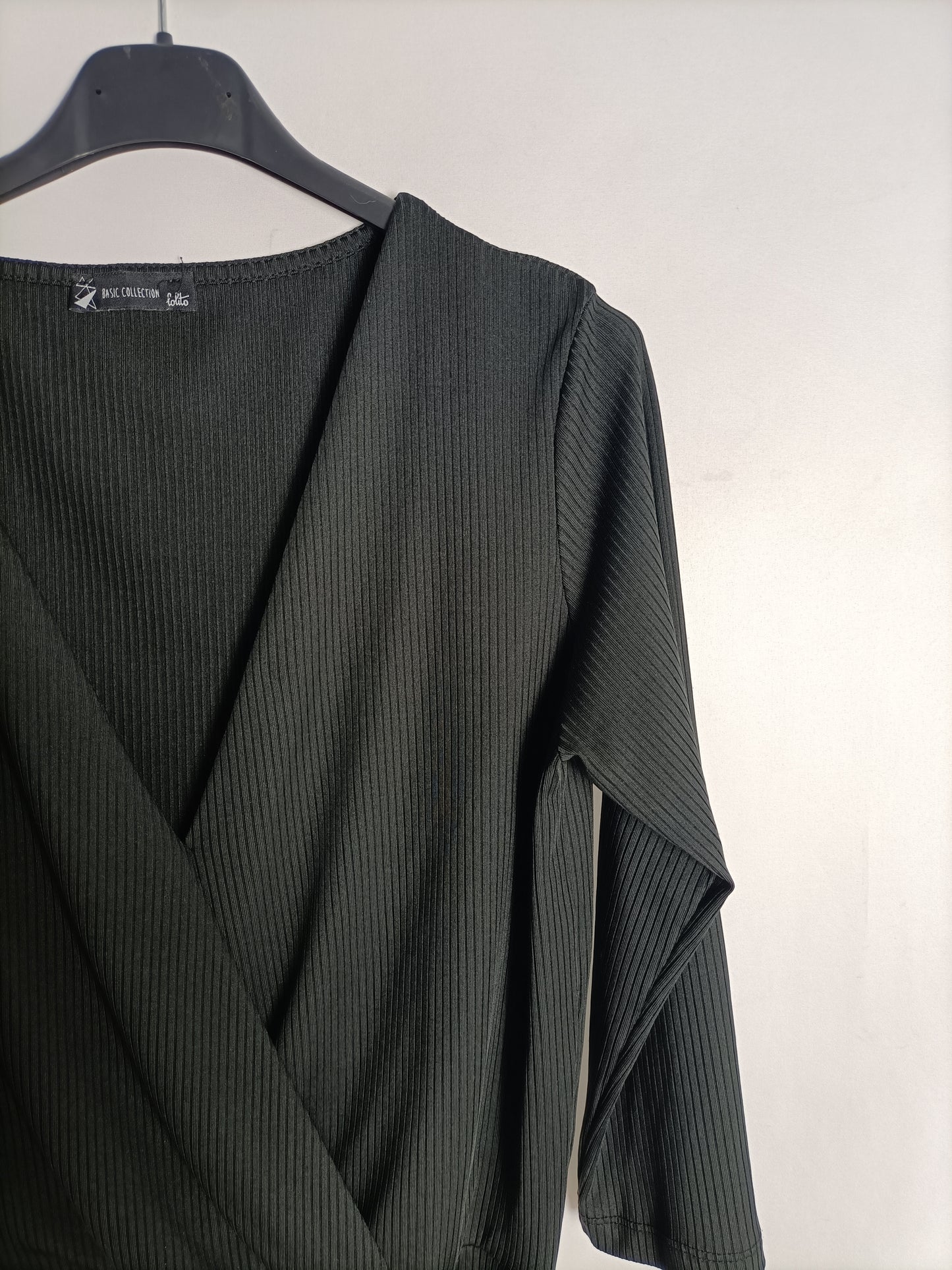 LOLITO. Black stretch ribbed top TU(S)