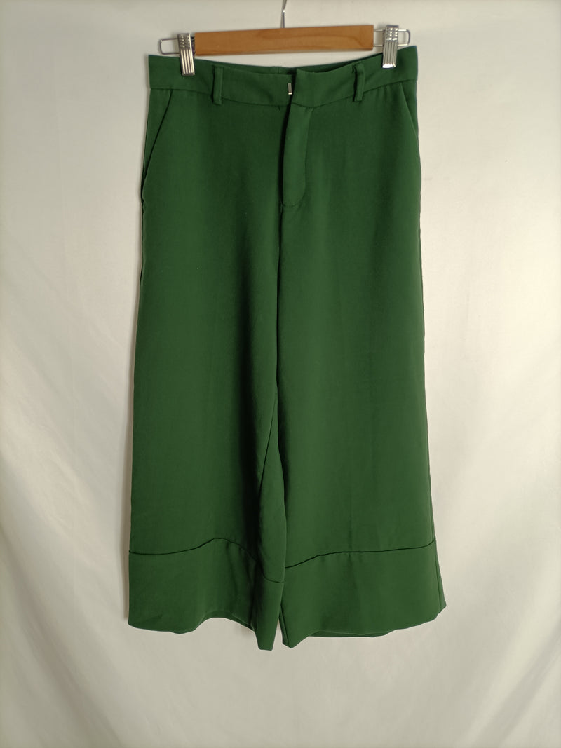 STRADIVARIUS. Pantalón ancho verde T.36