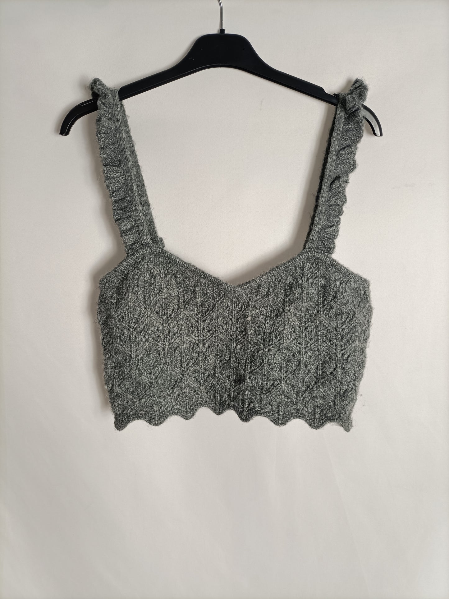 ZARA. Grey knit crop top Tm