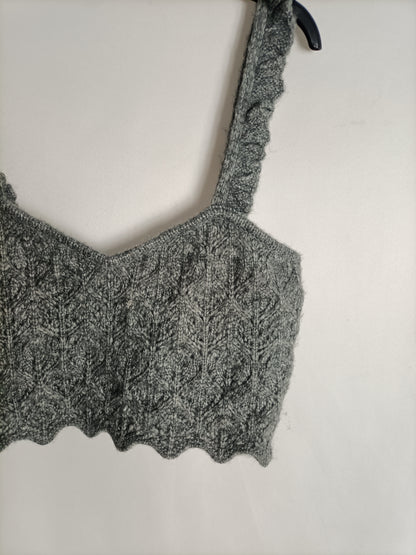 ZARA. Grey knit crop top Tm