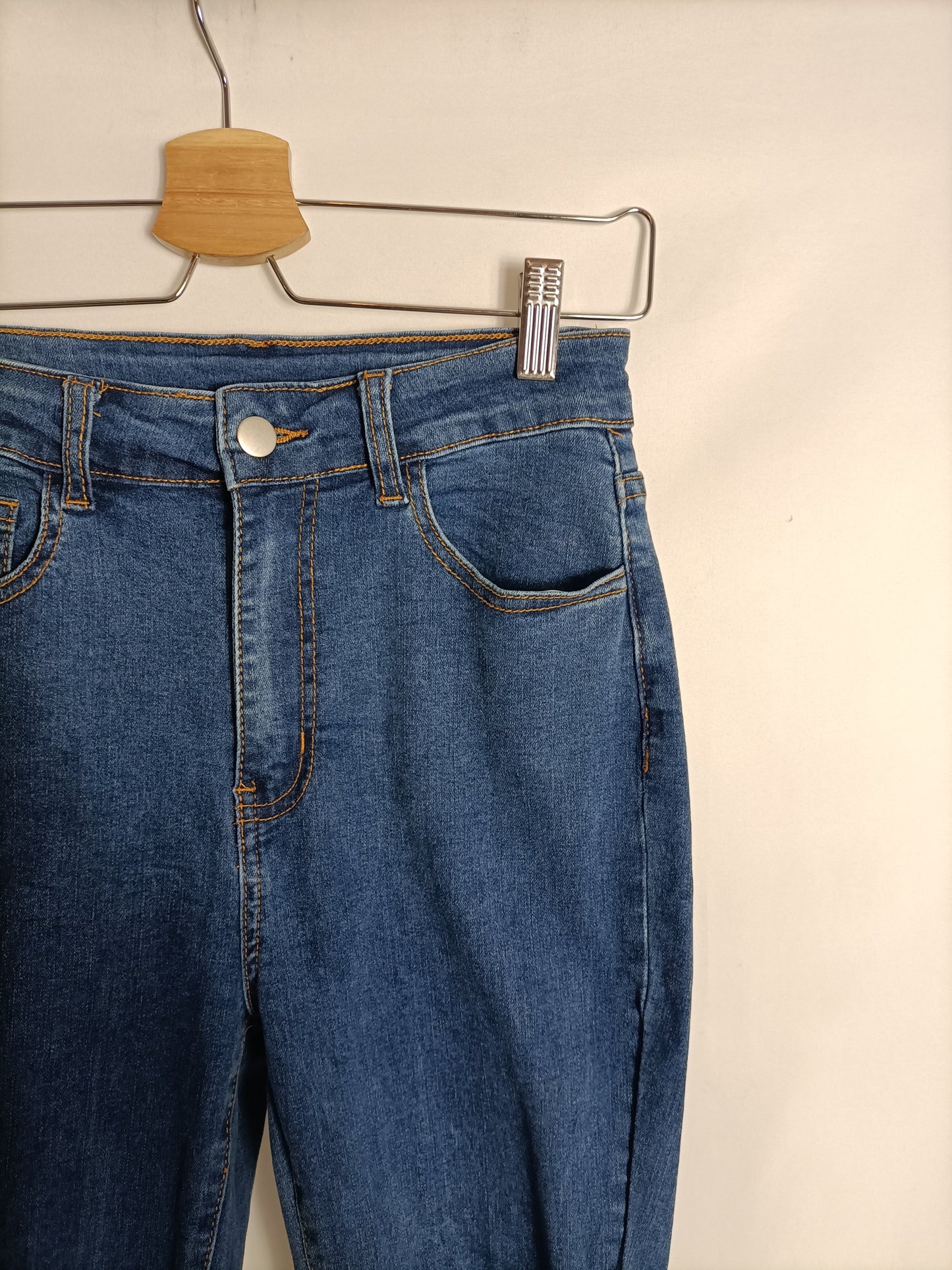 SHEIN. Pantalón denim campana T.s