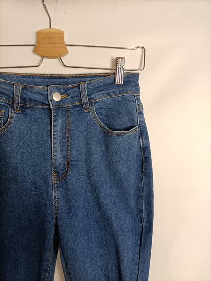 SHEIN. Pantalón denim campana T.s