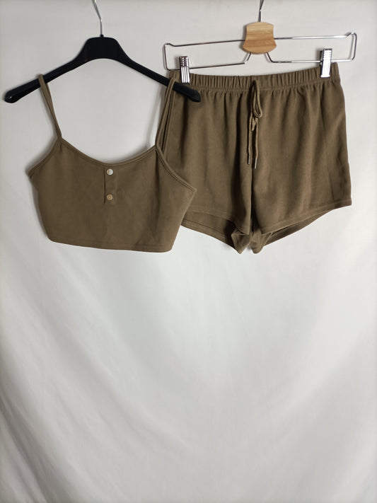 OTRAS. Total look short y top T.s