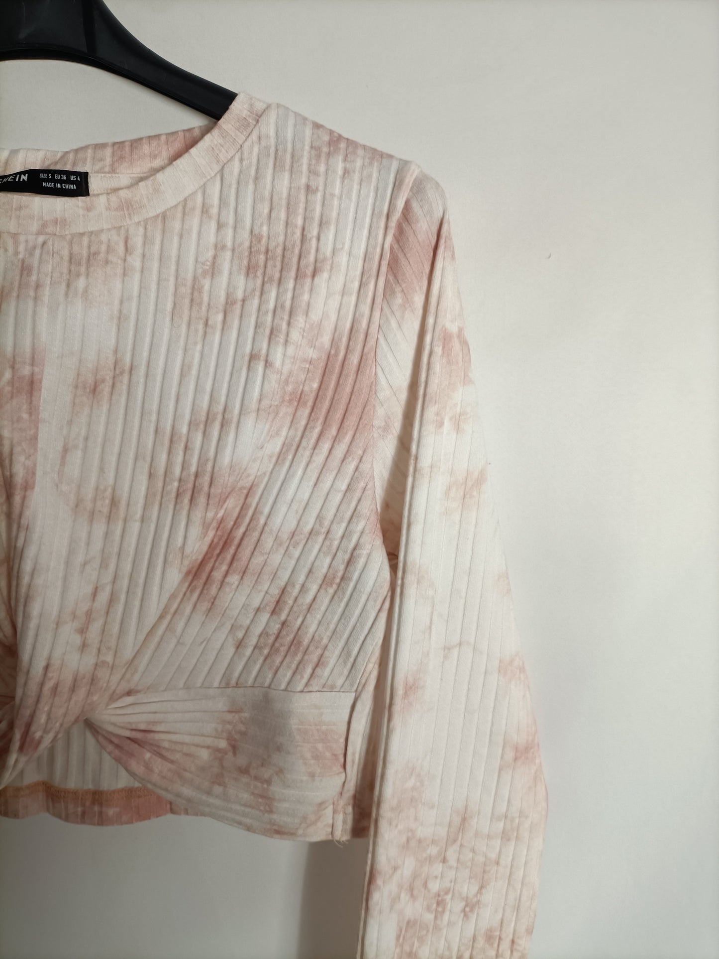 SHEIN. Top tie dye rosa T.s