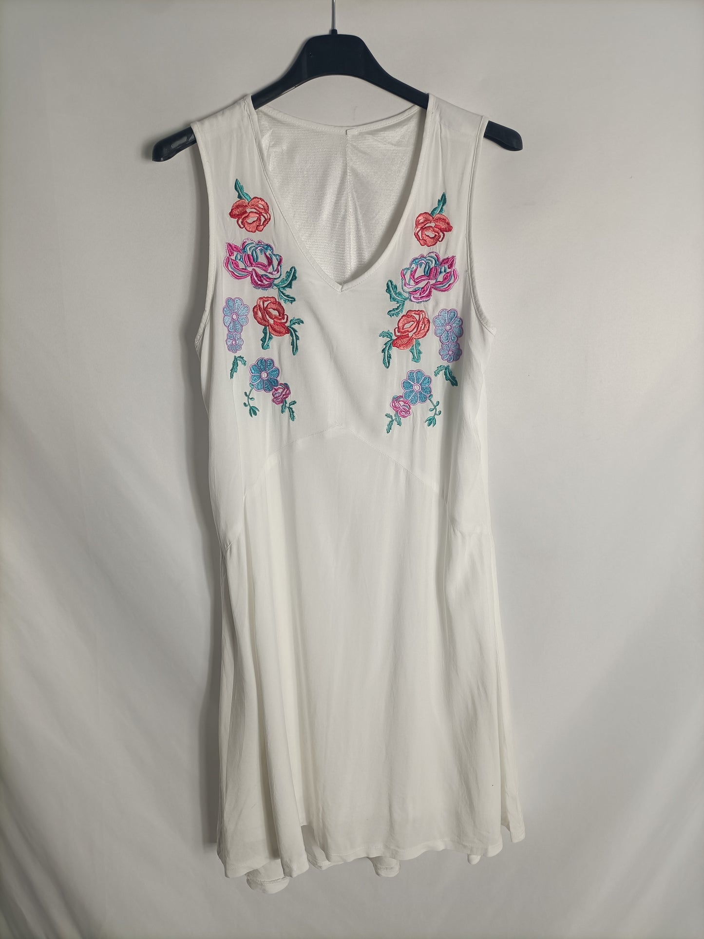 OTHERS. White embroidered dress Tm