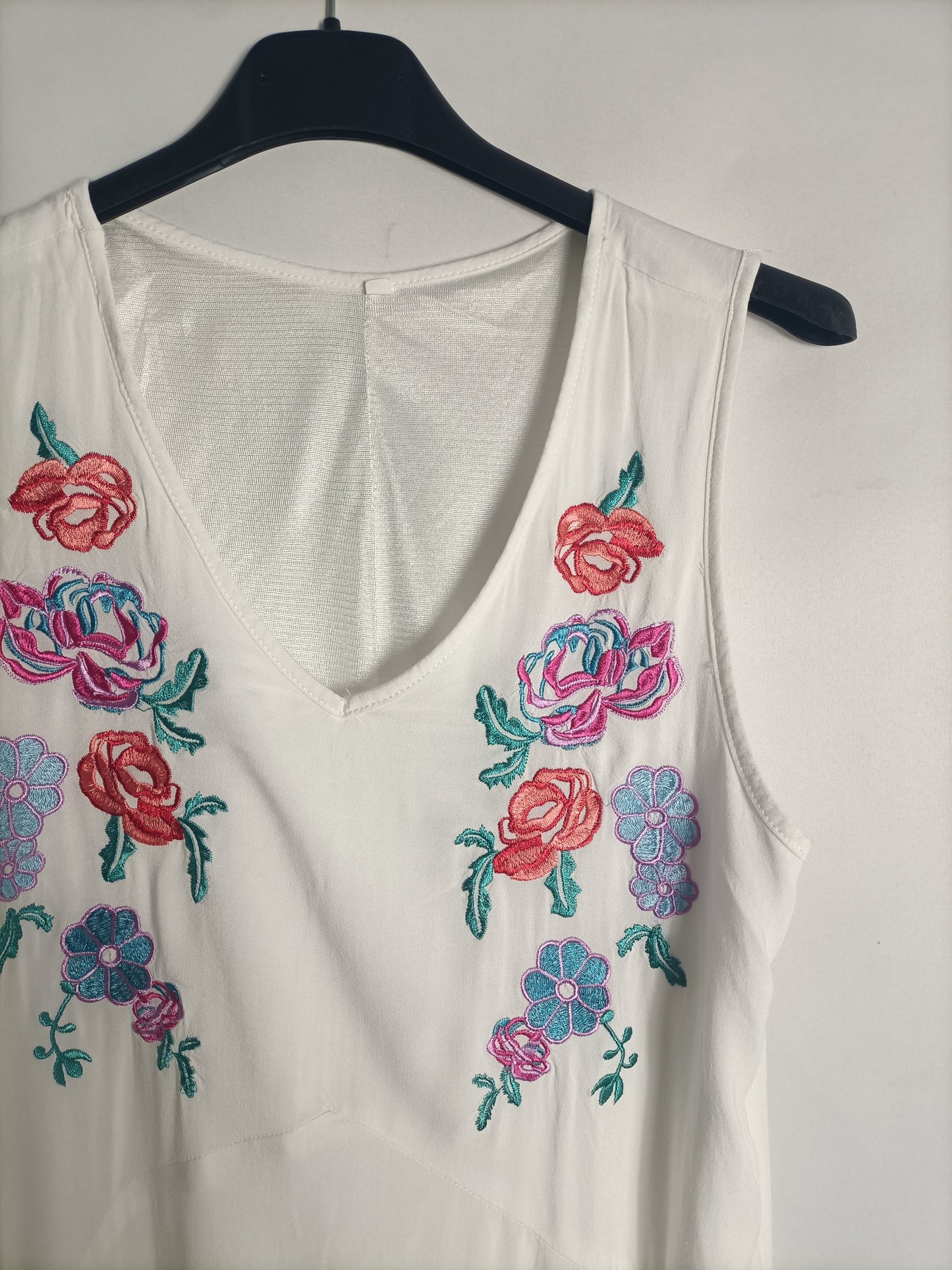 OTHERS. White embroidered dress Tm