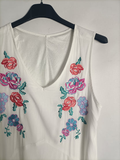 OTHERS. White embroidered dress Tm
