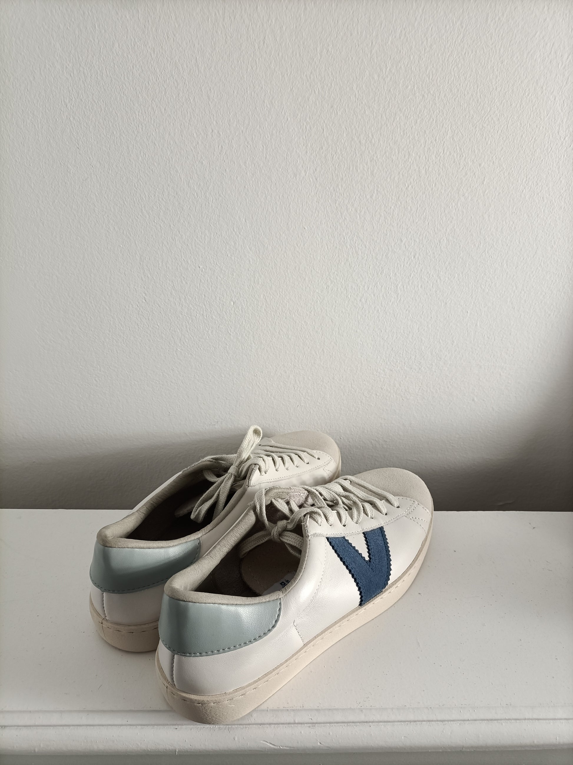 Zapatillas blancas – Hibuy market - Main Image