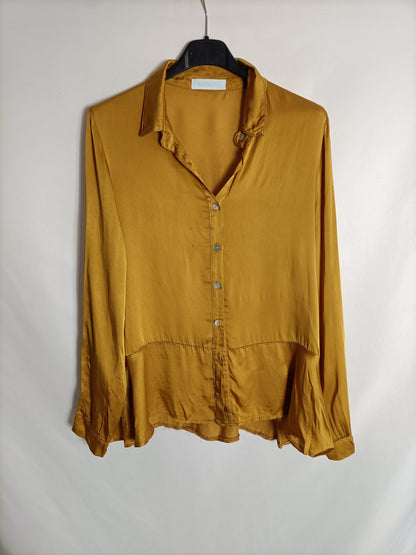 BLUE PINEAPPLE. Blusa satinada mostaza T.u(s)