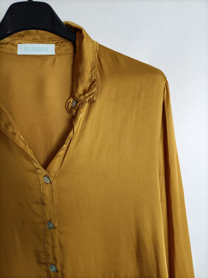 BLUE PINEAPPLE. Blusa satinada mostaza T.u(s)