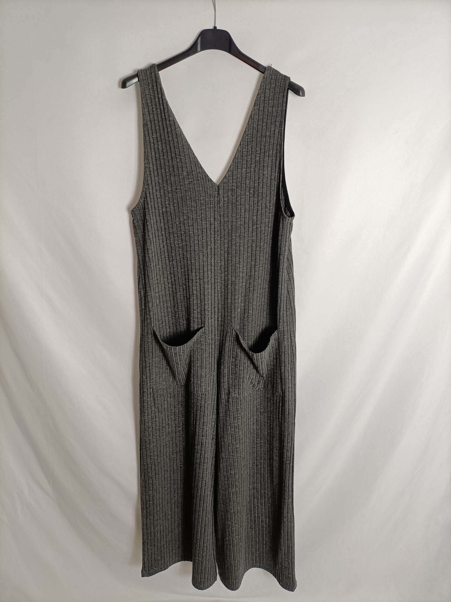 PULL&BEAR. Mono culotte gris  T.s