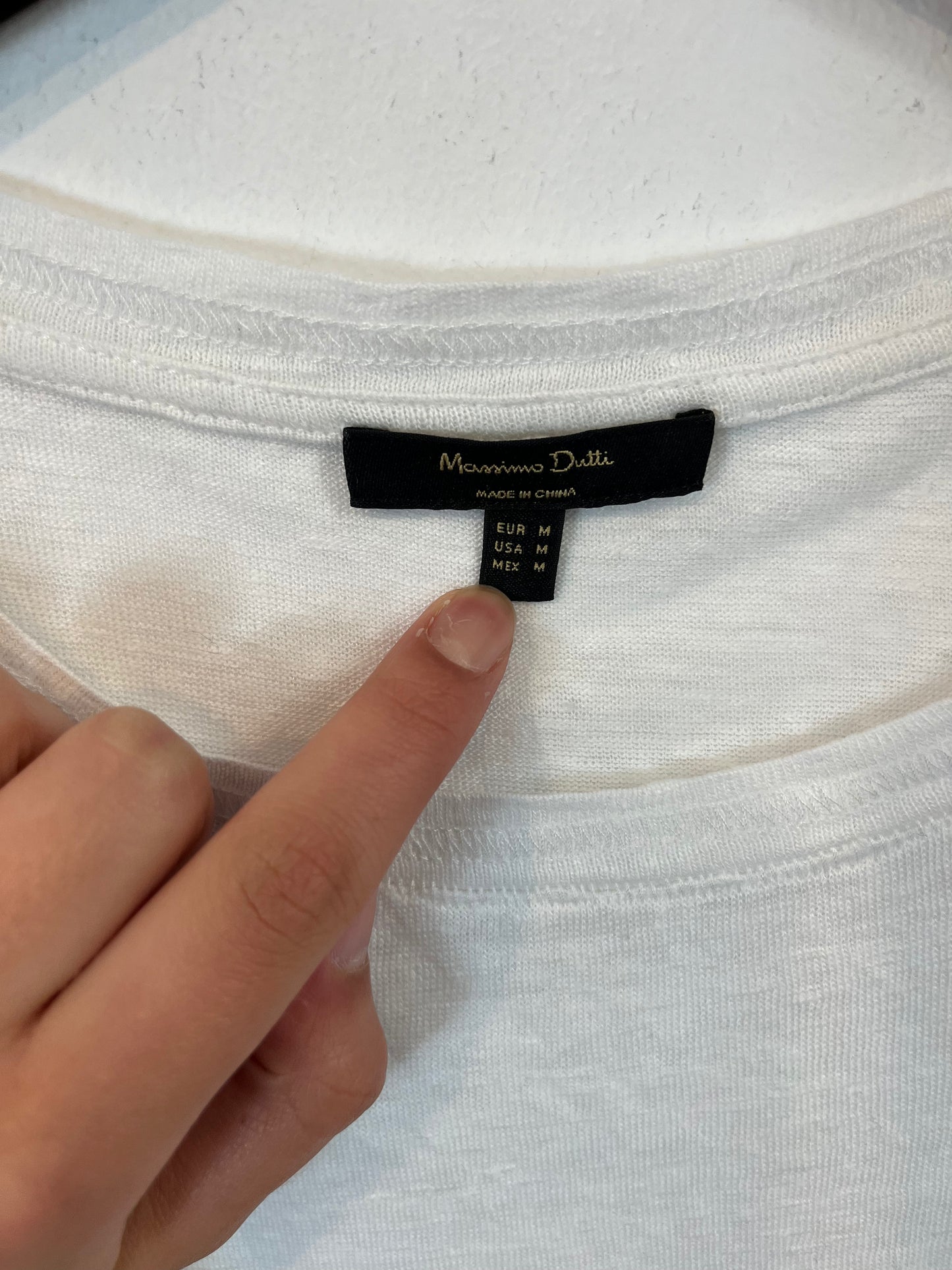 MASSIMO DUTTI. Camiseta blanca textura. T M