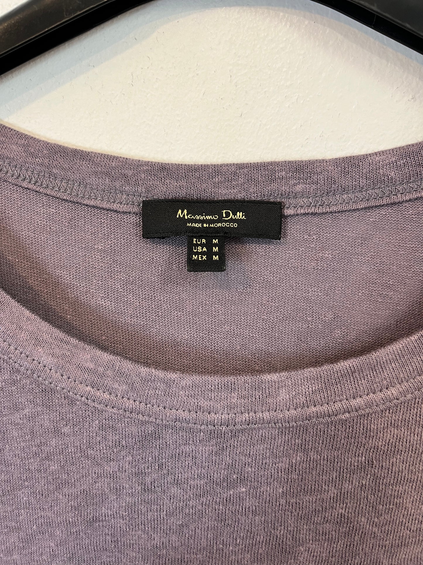 MASSIMO DUTTI. Camiseta morada con lino