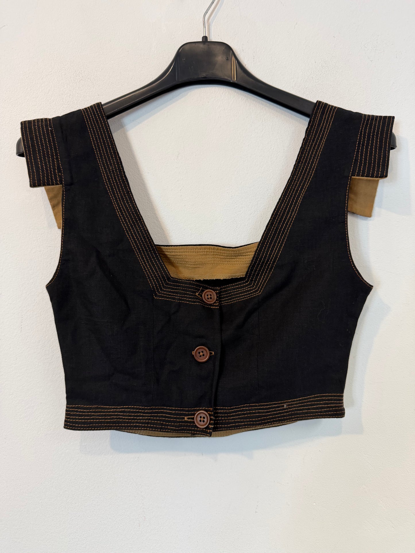 IQ COLLECTION. Top negro lino costuras