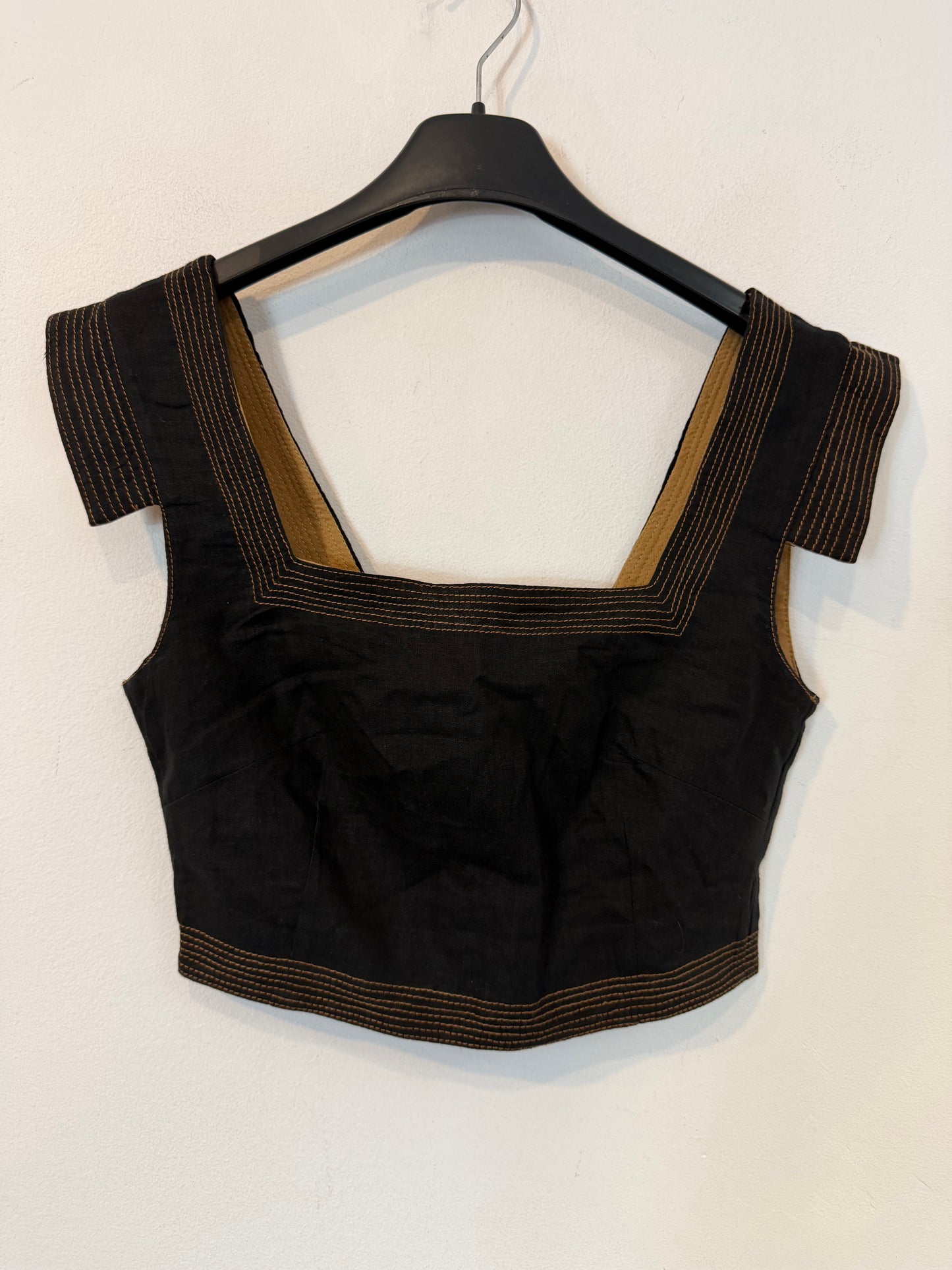 IQ COLLECTION. Top negro lino costuras