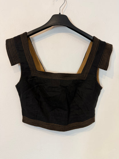 IQ COLLECTION. Top negro lino costuras