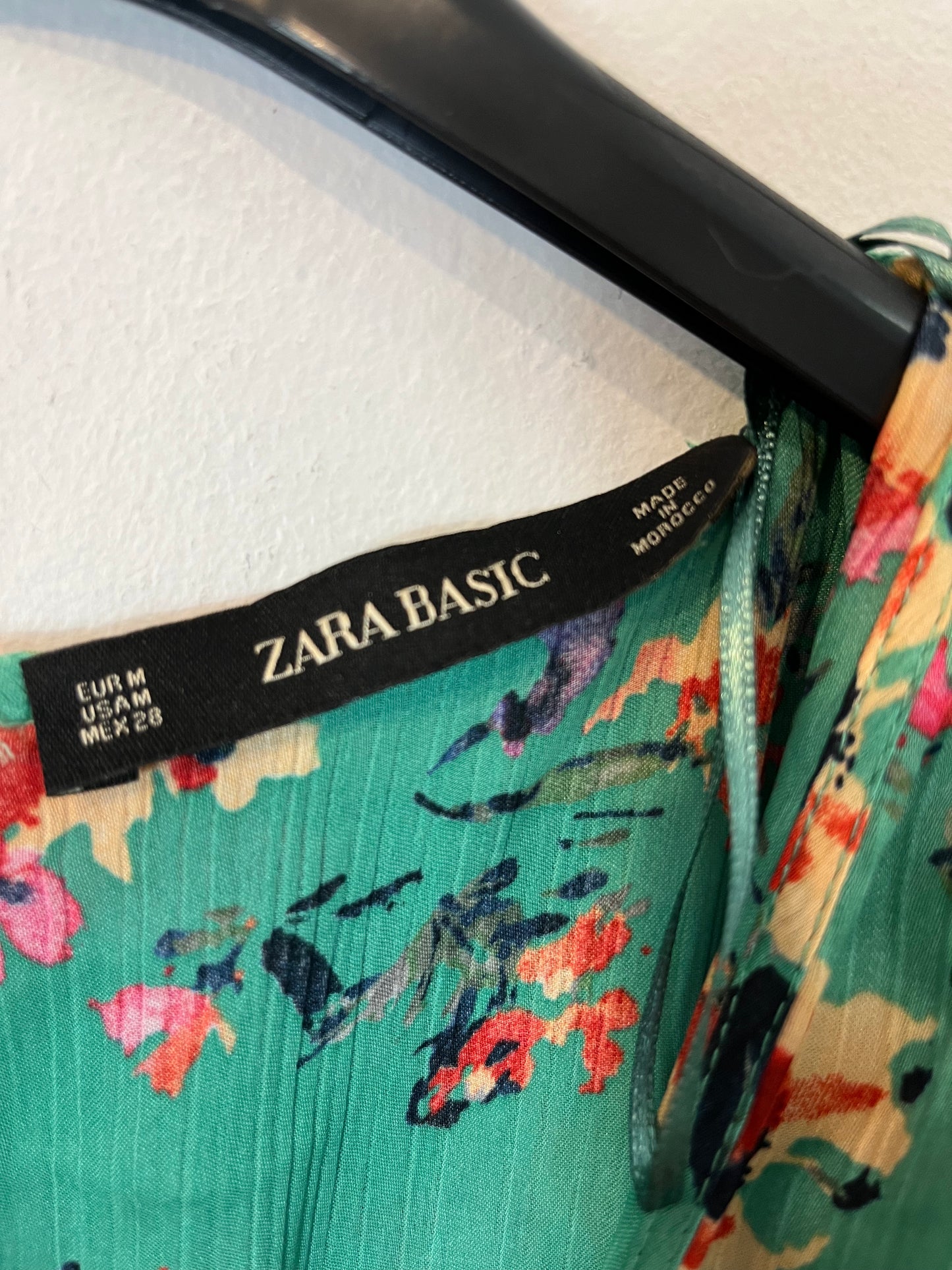 ZARA. Mono estampado flores satinado. T M
