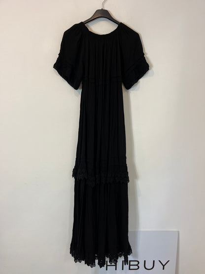 OTRAS. Vestido negro largo detalles bordados. T S