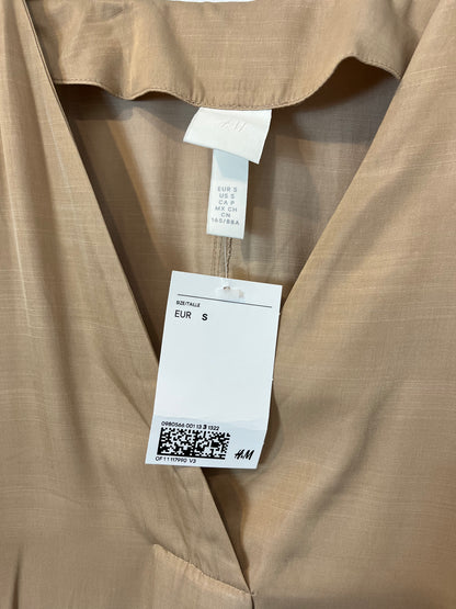 H&M. Vestido beige tostado satinado. T S