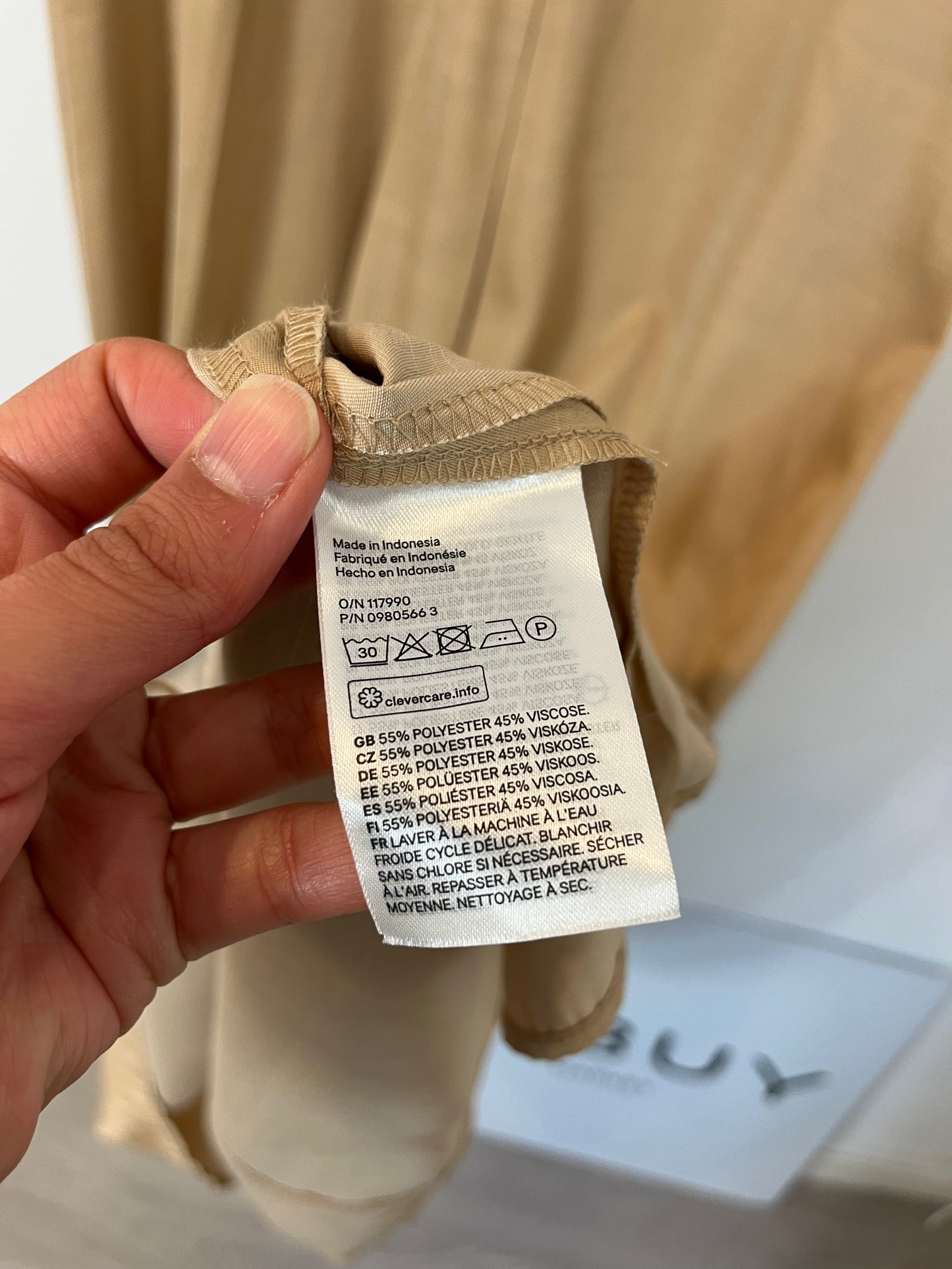 H&M. Vestido beige tostado satinado. T S