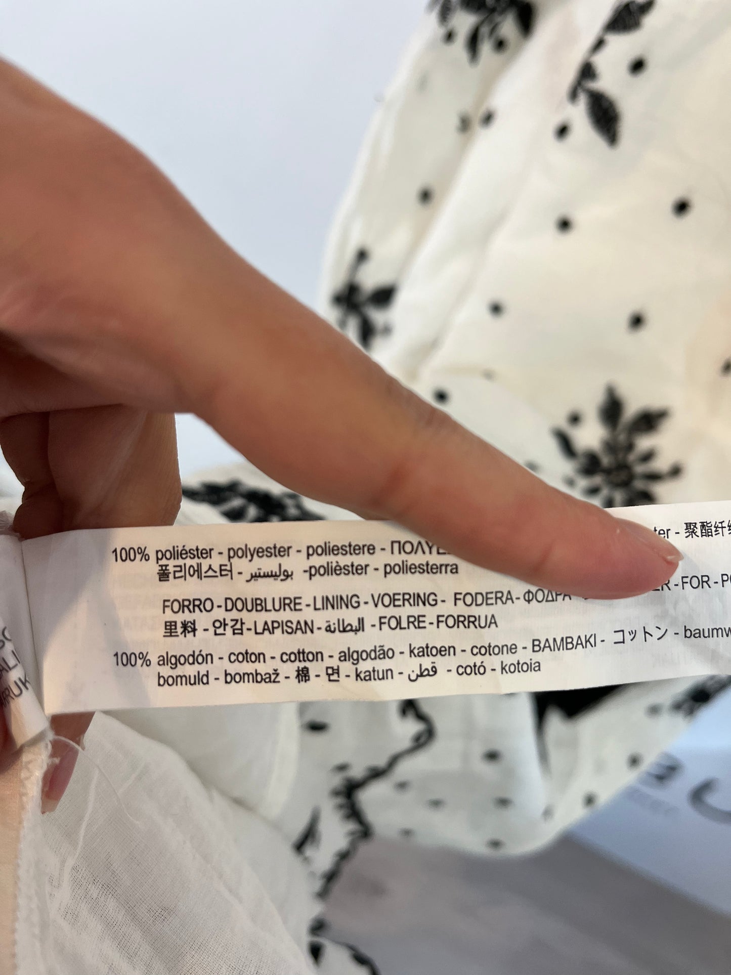 ZARA. Vestido blanco detalles bordados. T XS