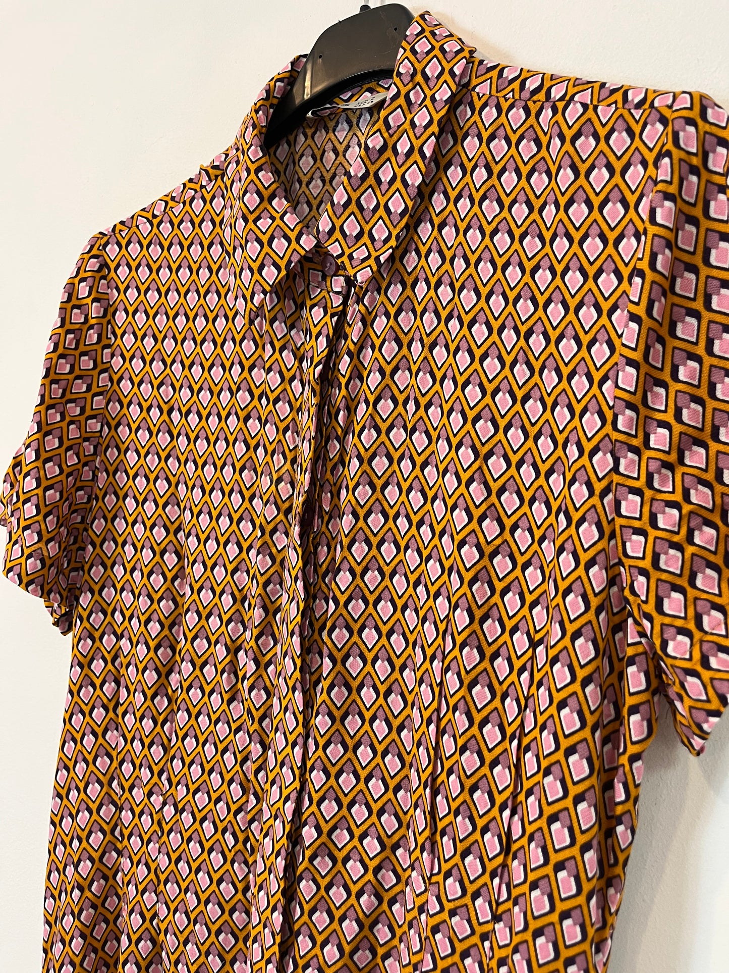 STRADIVARIUS. Vestido camisero estampado geométrico. T M