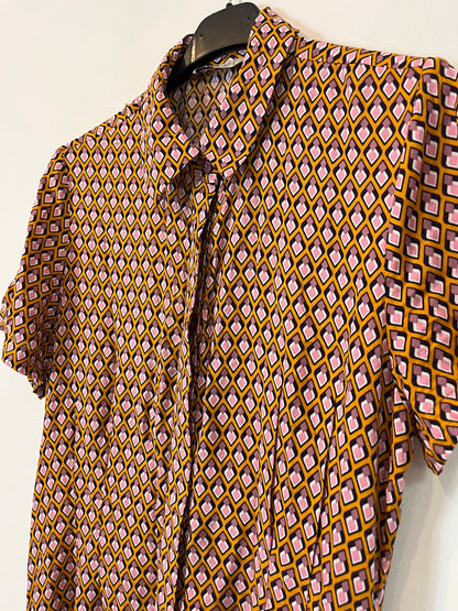 STRADIVARIUS. Vestido camisero estampado geométrico. T M