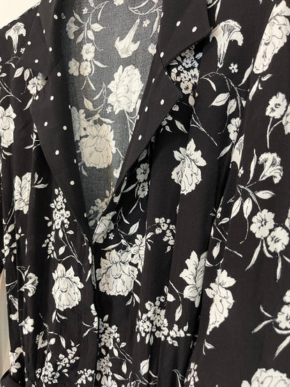 ZARA. Mono negro estampado flores. T S