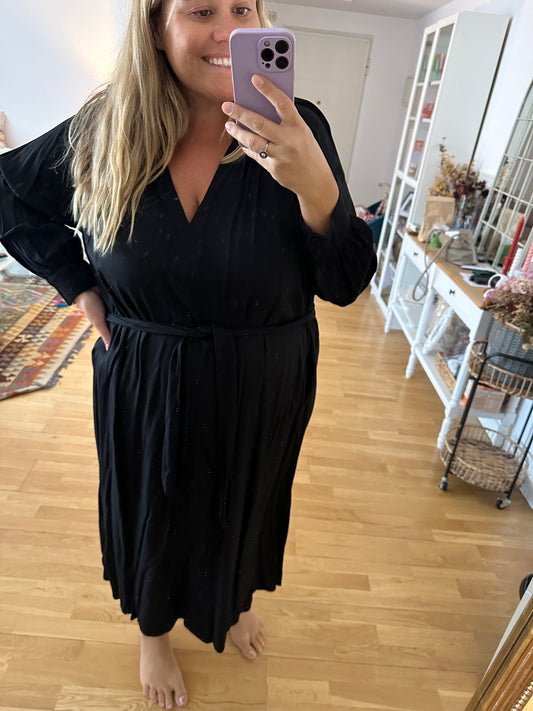 H&M. Vestido negro cinturón T.xxl