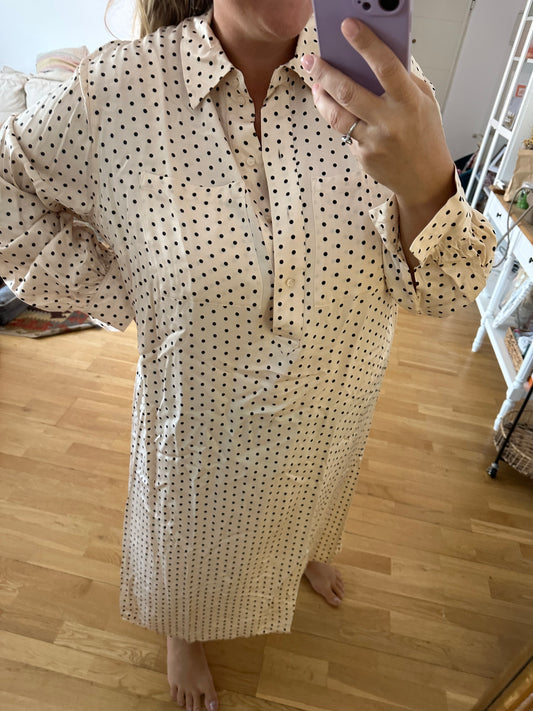 H&M. Vestido beige lunares T.xxl