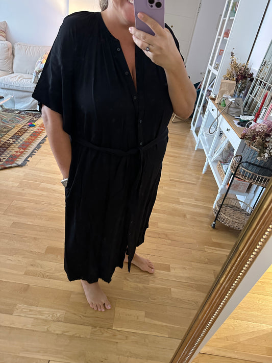 H&M. Vestido negro abotonado  T.xxl