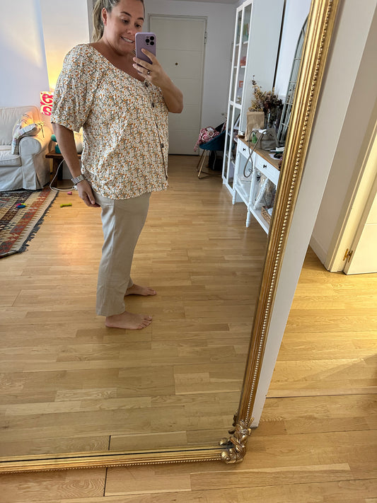 BUGANVILIA. Blusa blanca  flores T.3xl