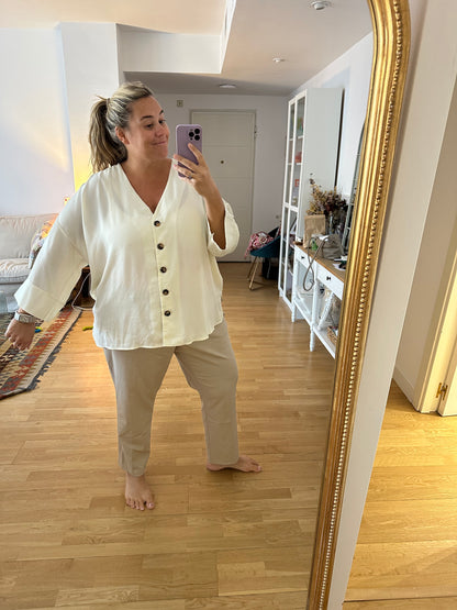 BUGANVILIA. White button-down blouse, size 3XL