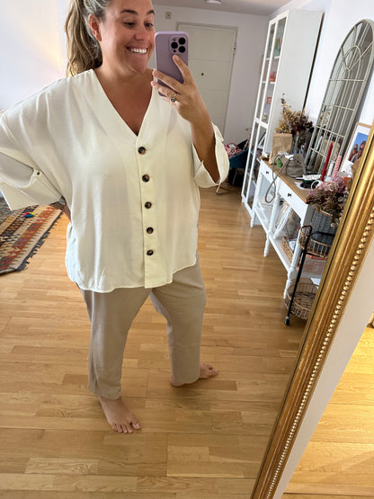 BUGANVILIA. White button-down blouse, size 3XL