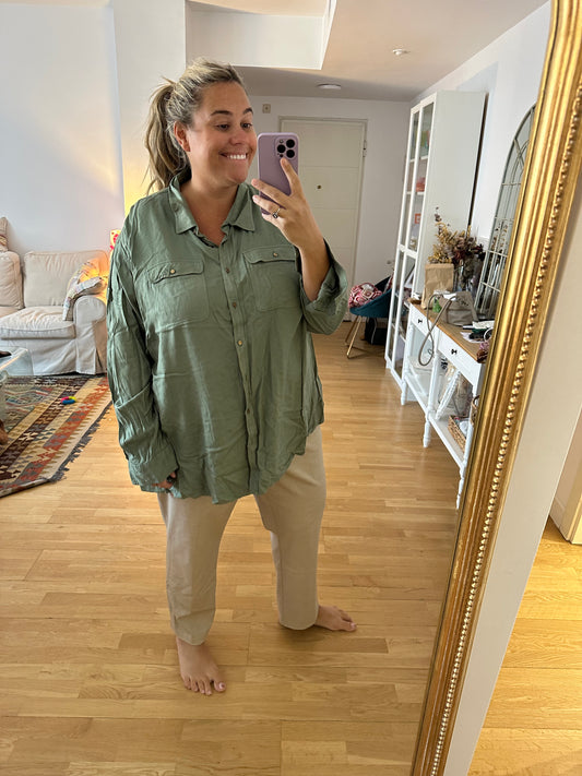 ASOS. camisa fluida verde T.52