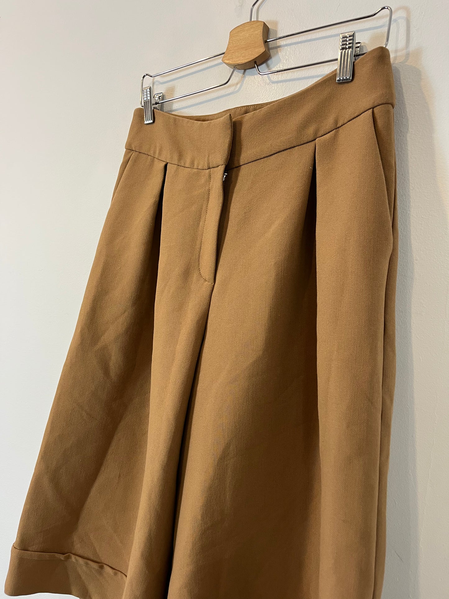 VIRIATO. Pantalón culotte camel T.40