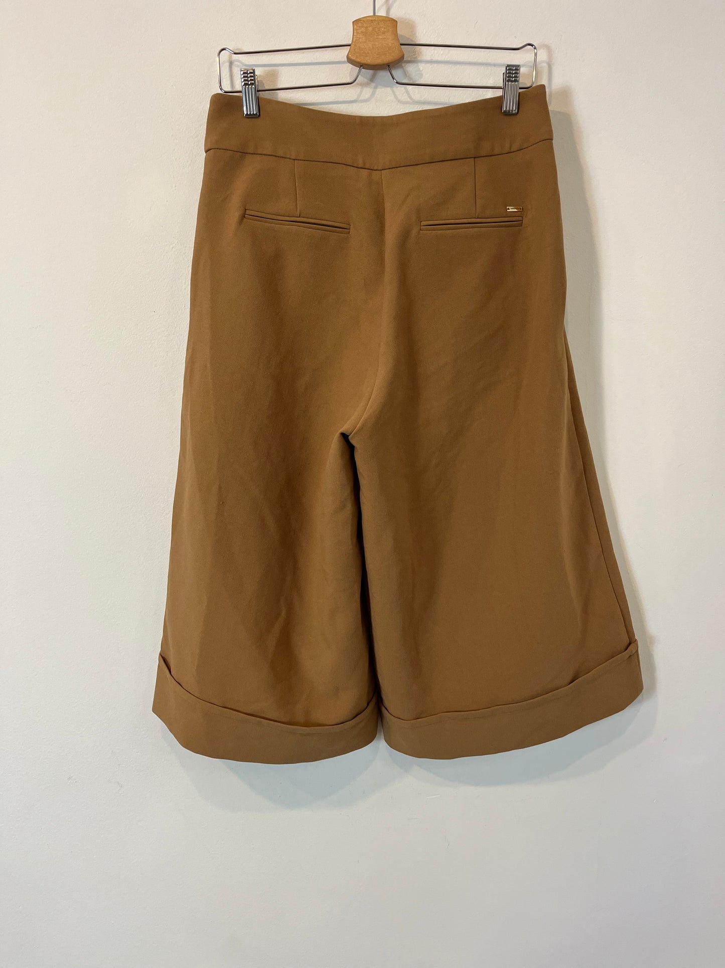 VIRIATO. Pantalón culotte camel T.40