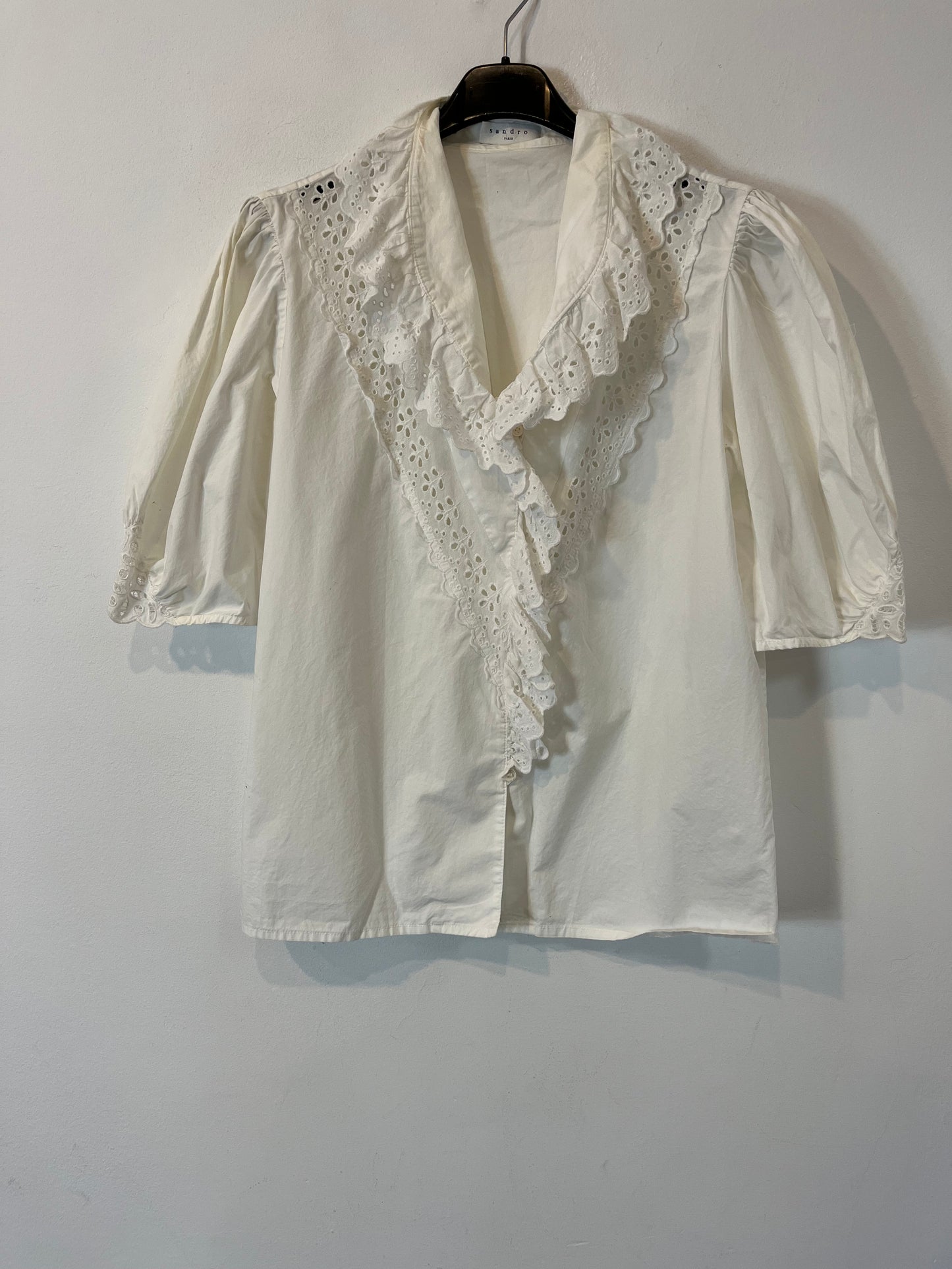 SANDRO. Embroidered white blouse. T 2 (M)