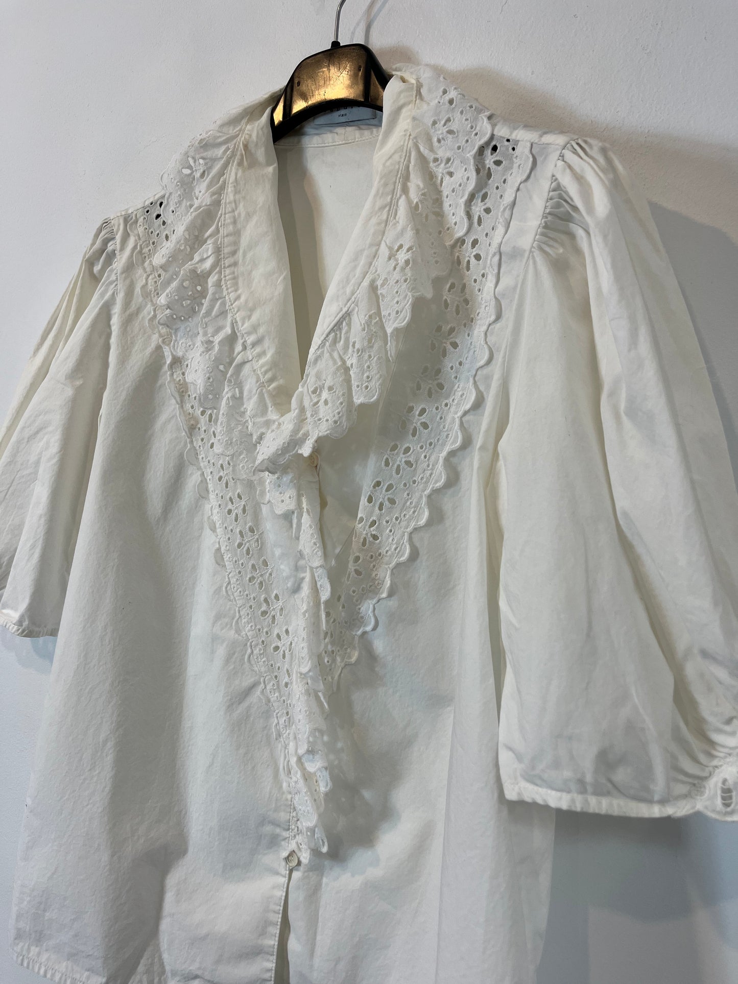SANDRO. Embroidered white blouse. T 2 (M)