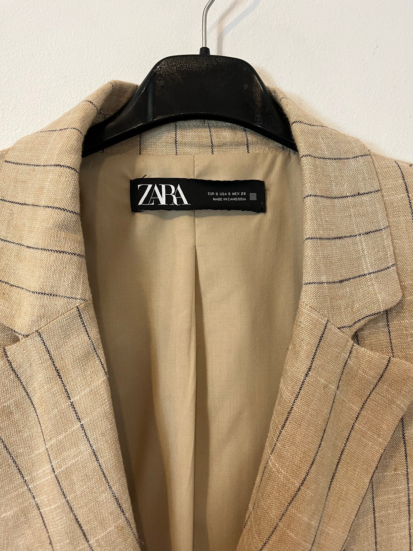 ZARA. Beige striped blazer. TS