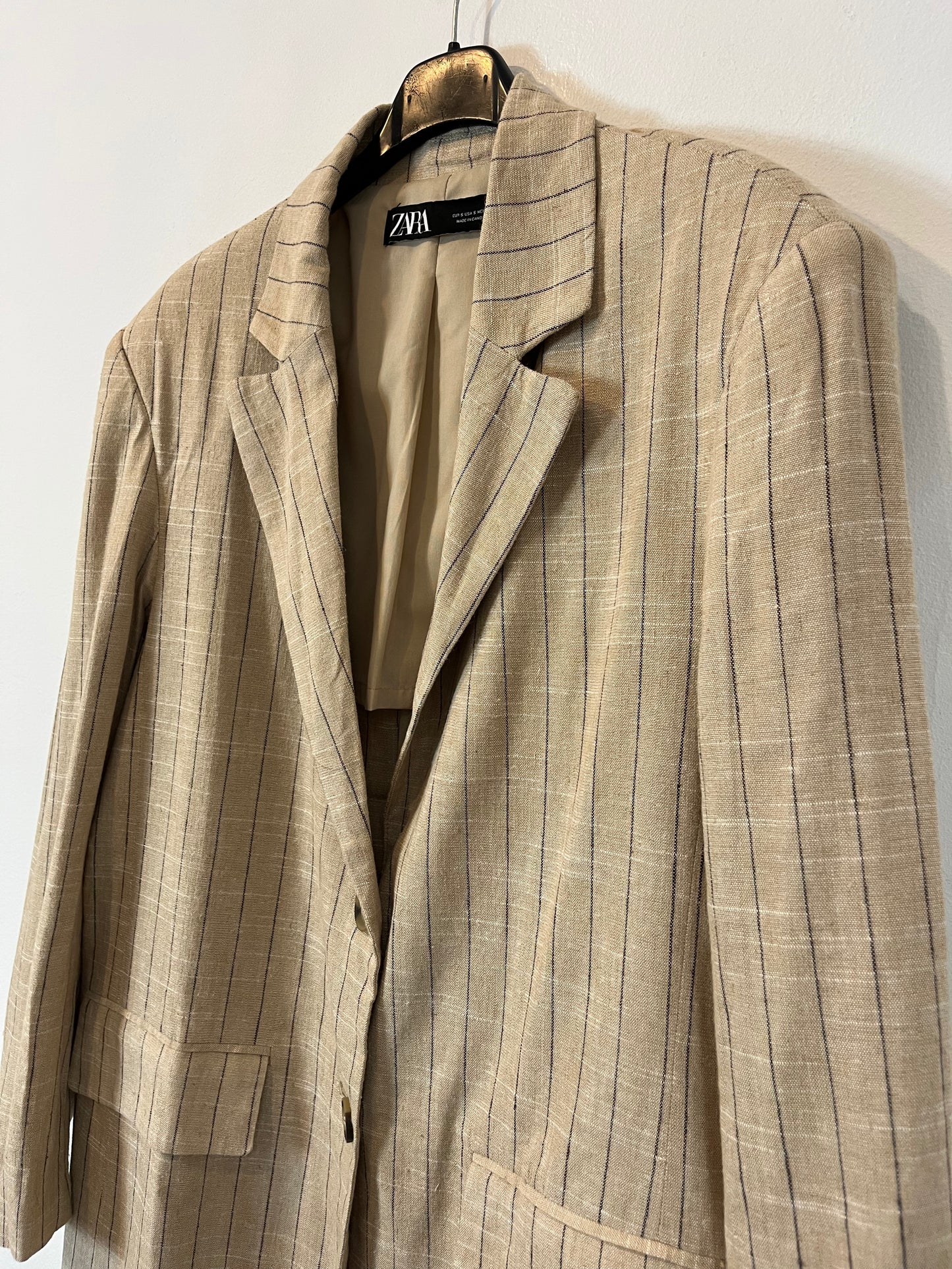 ZARA. Beige striped blazer. TS