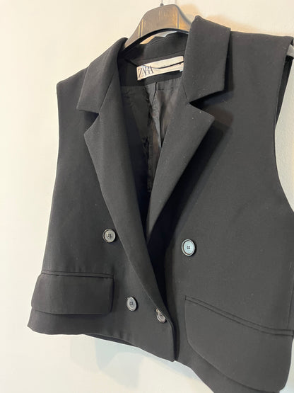 ZARA. Chaleco negro cruzado. T XS
