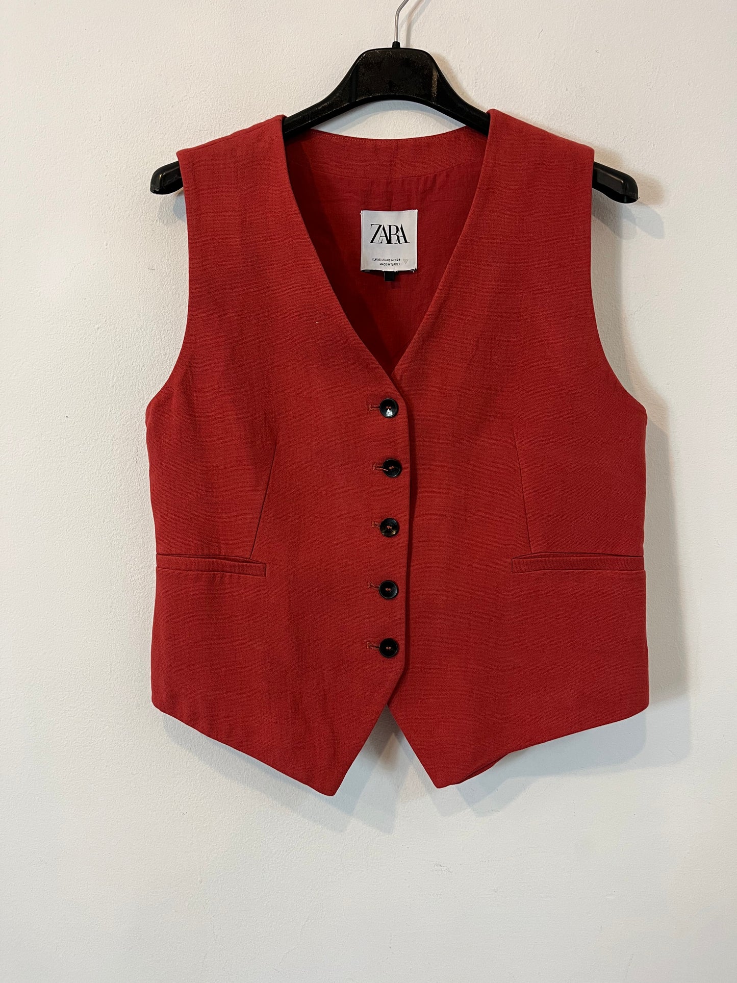 ZARA. Chaleco con lino color teja. T XS