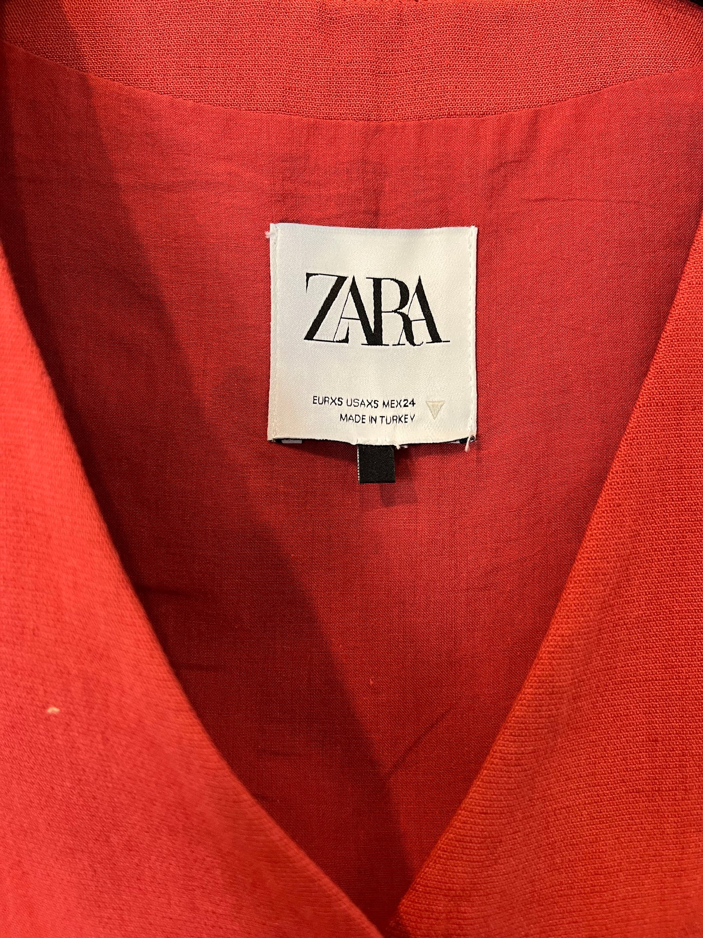 ZARA. Chaleco con lino color teja. T XS
